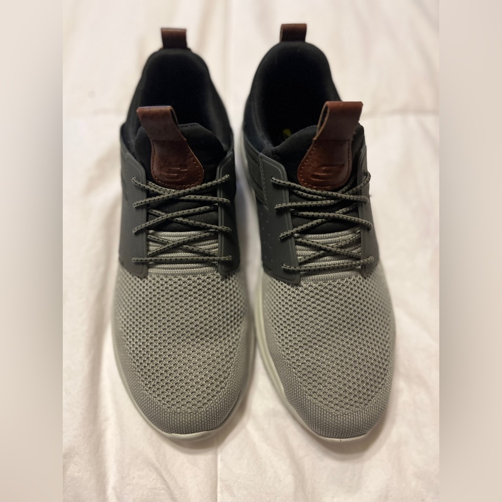 Skechers slip on athletic shoes Men’s size 8 used like new.
